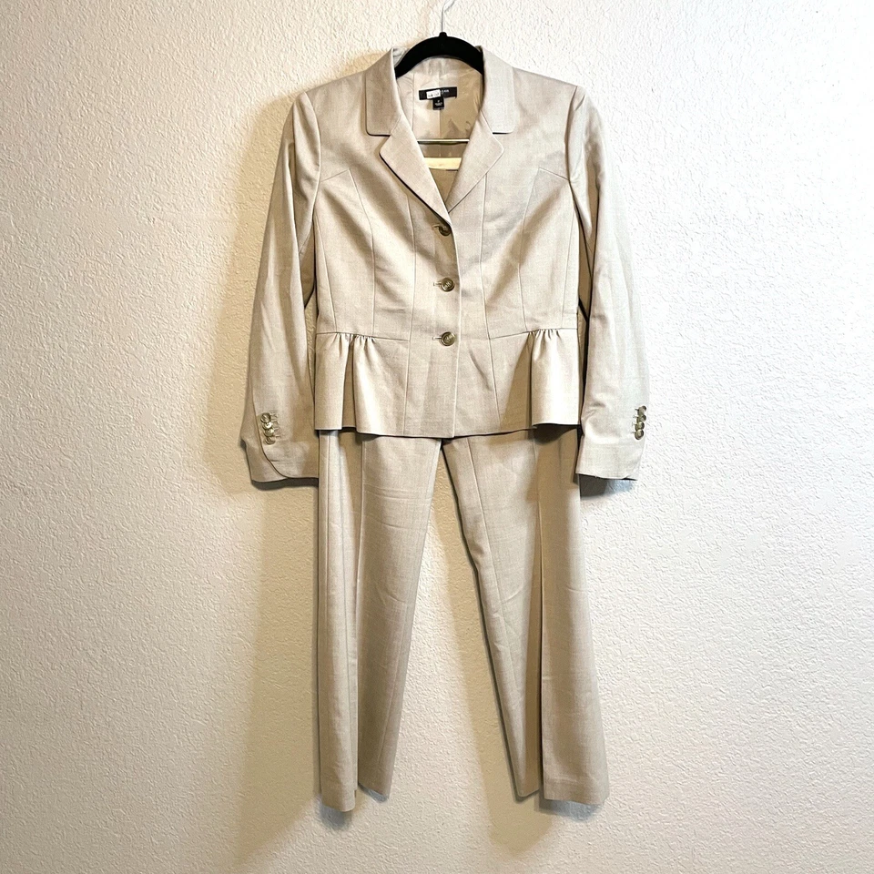 Ann Taylor Women’s Pant Suit 2 Piece Blazer Jacket Sz 2R & Pants Sz 2P Beige - Image 2 of 4