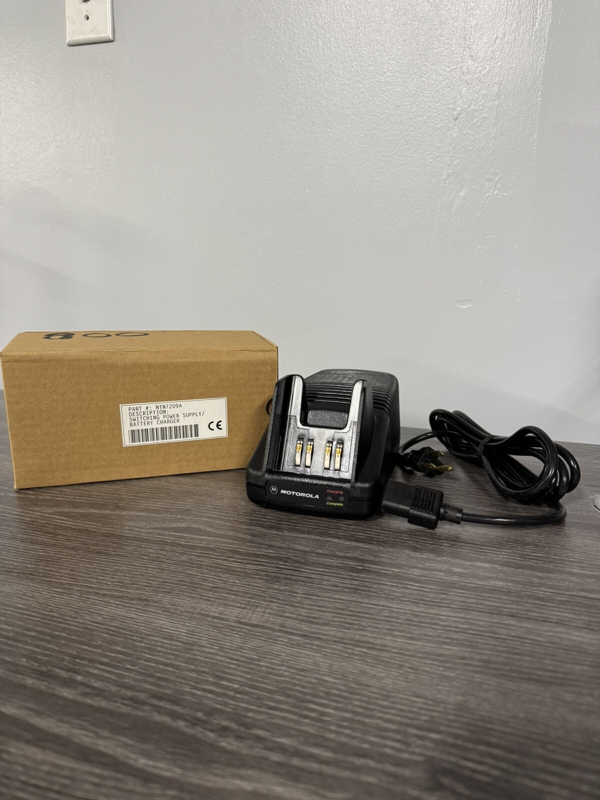 NEW Motorola 2 Way Radio Battery NTN7209A  w/Power Cord XTS3000/5000 XTS1500