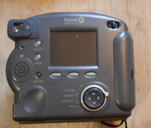 Kodak Digital Science DC260 Zoom Camera-very early digicam - Picture 6 of 13
