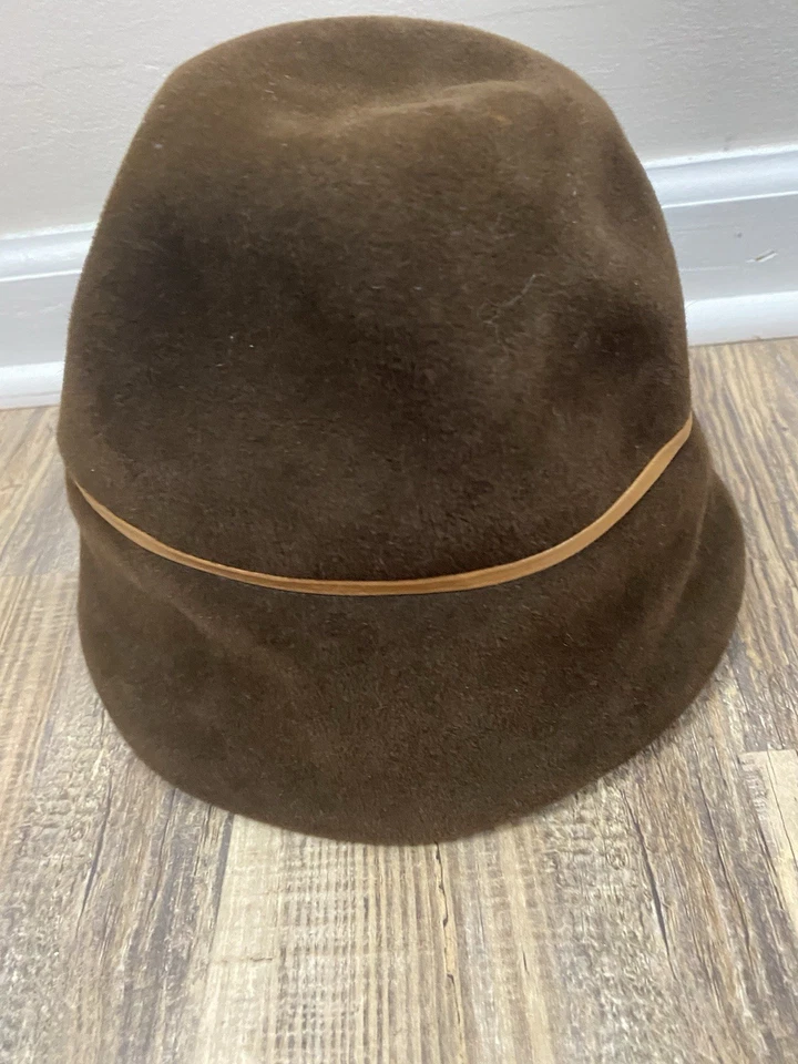 Chapéu Derby Eugenia A Kim Pena e Mosca Dragão - Imagem 4 de 4