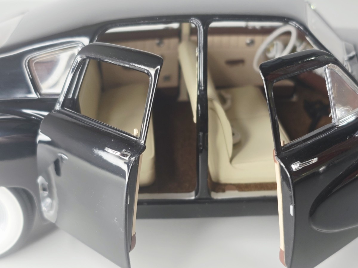 Kyosho - 1948 Tucker Torpedo Black - 1:18 Diecast - Poor Paintwork