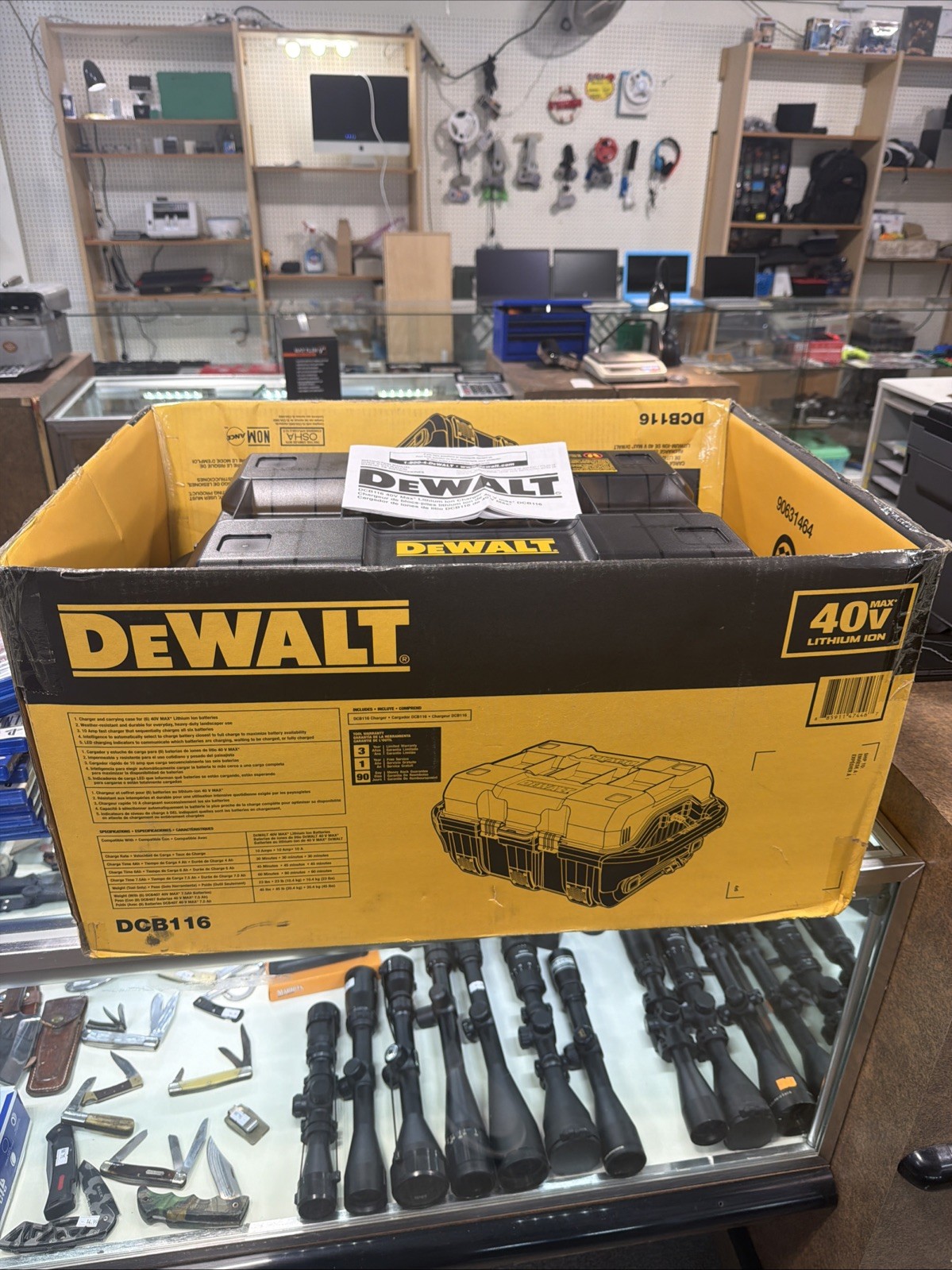 Genuine Dewalt 40v Multi-Port Six Bank Lithium-Ion Battery C