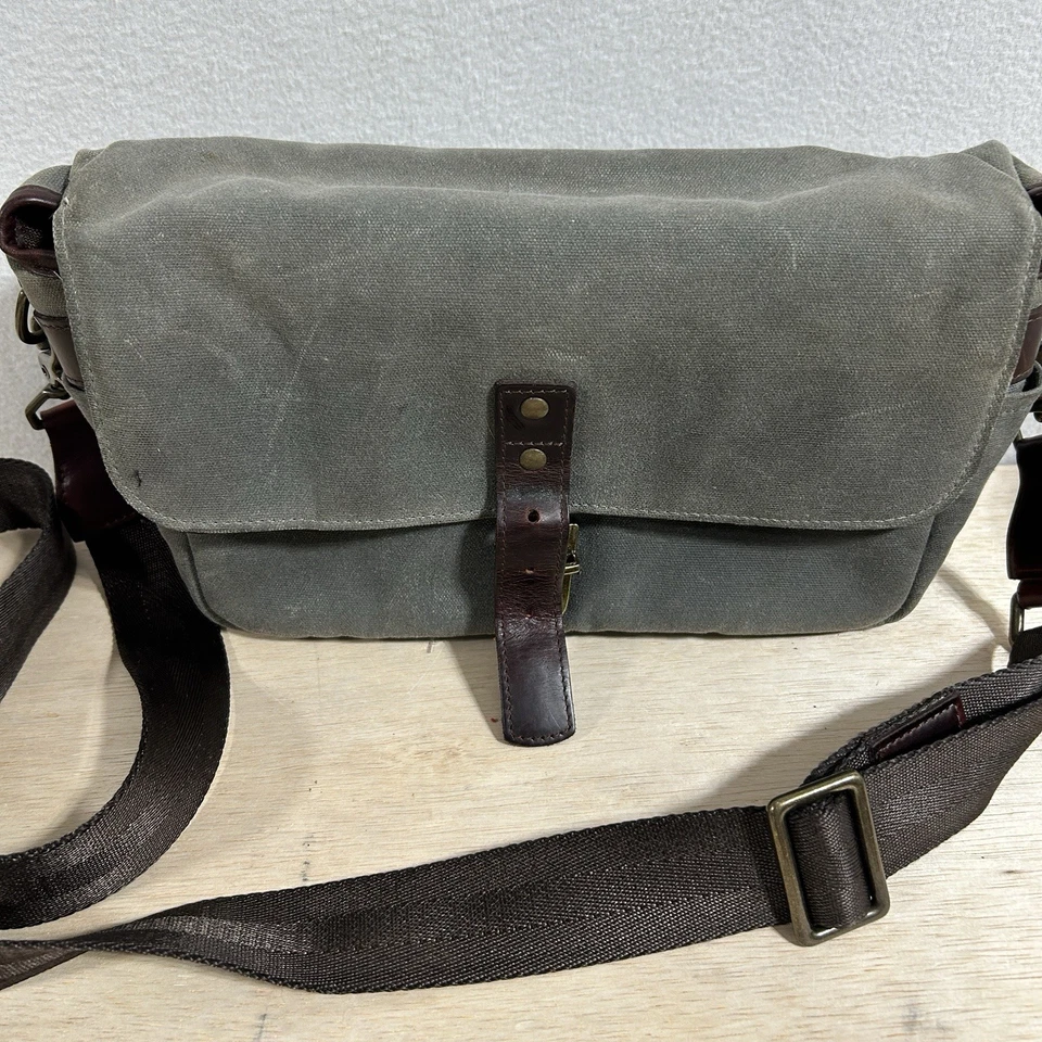 Bolso para cámara ONA The Bowery gris lona encerada acolchado divisor detalles de cuero LEER Foto 3 de 4