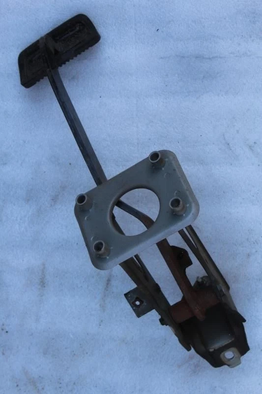 1991 1992 1993 1994 1995 1996 1997 TOYOTA LAND CRUISER PEDAL DE FRENO Foto 3 de 4