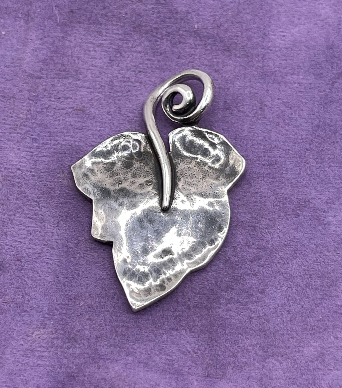James Avery LARGE Floating Grape Leaf Pendant RET… - image 1