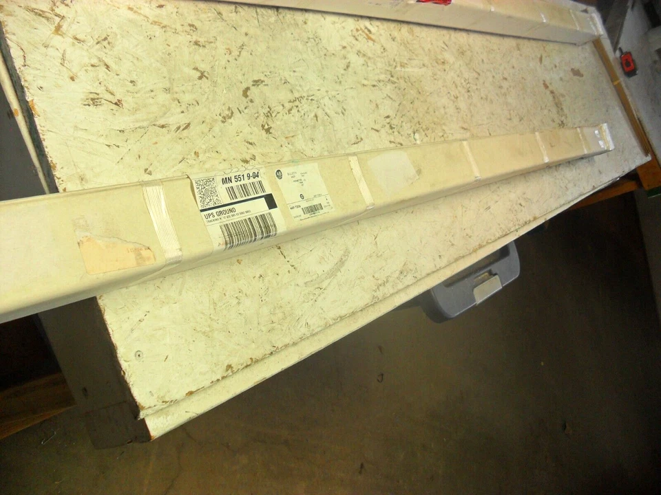 440F-T2036 ALLEN-BRADLEY Guardmaster, Kit de ajuste perimetral estándar, 1000 mm, 1800 Foto 2 de 4