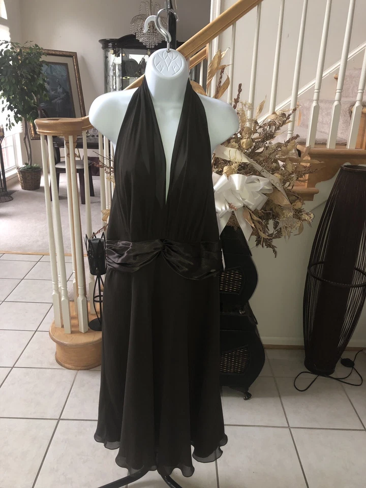 Vestido marrón chocolate de cóctel, graduación o dama de honor Foto 4 de 4