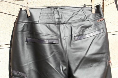 Under Armour Ski Pants size 11, 12 medium large black gold SNOW Faux leather New - 第 8/10 張圖片