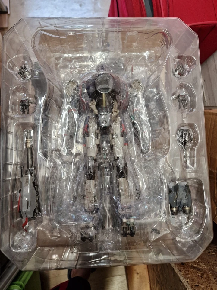 THREEZERO DLX BUMBLEBEE BLITZWING 33cm - Immagine 2 di 2