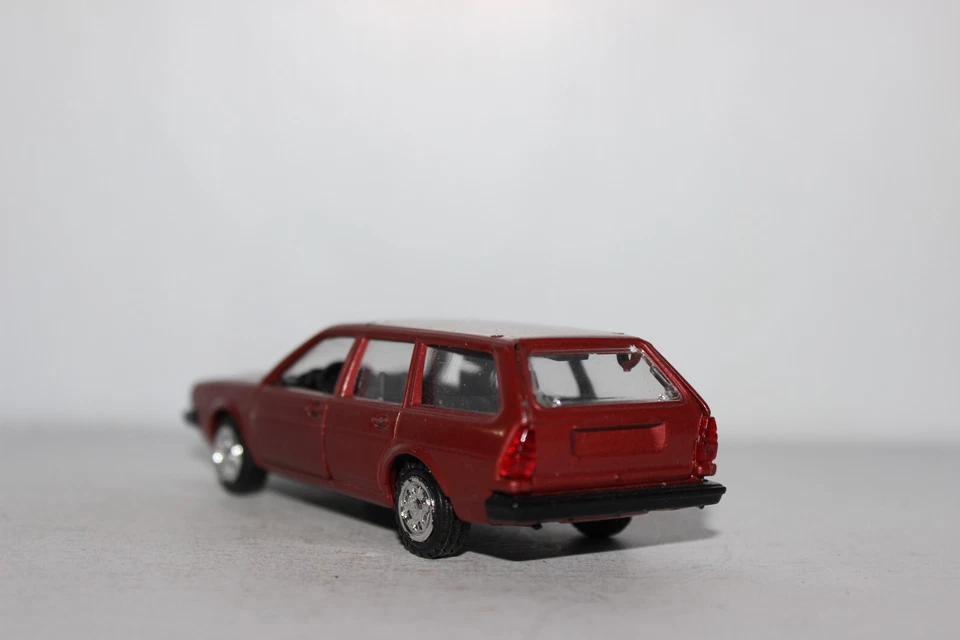 CONRAD Volkswagen VW Passat Variant GLS - Image 4 of 4