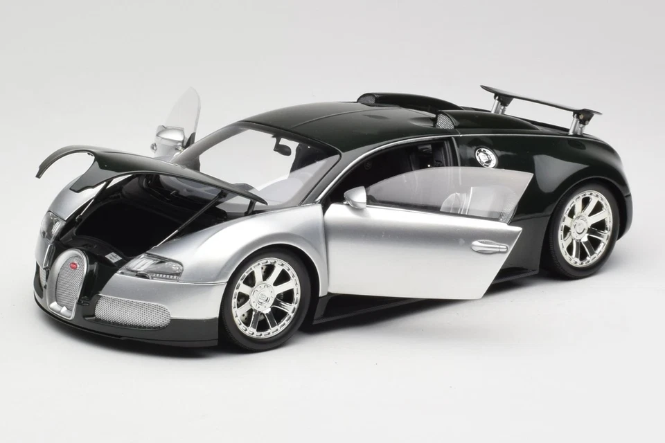 100110852 Bugatti Veyron Edition Centenaire Chrome Green Minichamps 1/18 - Immagine 2 di 4