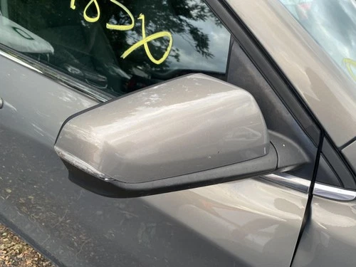 Used Right Door Mirror fits: 2018 Chevrolet Equinox w/blind spot alert opt DWK p