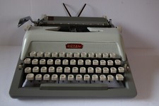 Vintage Royal Royalux 425 typewriter in very good condition 60s Holland thumbnail