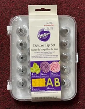 NEW Wilton Deluxe Cake Decorating 29-Piece Tip Set ,Coupler, Flower Nail ,Case 