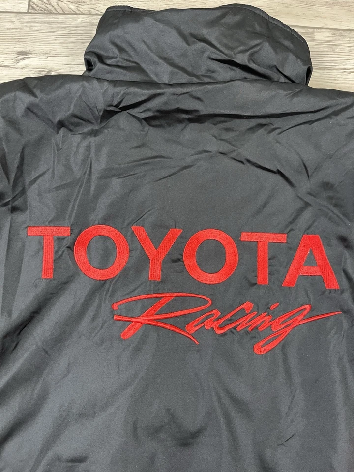 Chaqueta deportiva Toyota Racing NASCAR talla 2XL negra roja forro polar bordado Foto 2 de 4
