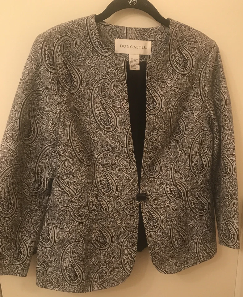 Jaqueta Doncaster tamanho 12 preta e branca paisley mistura de algodão/seda excelente carreira - Imagem 2 de 4