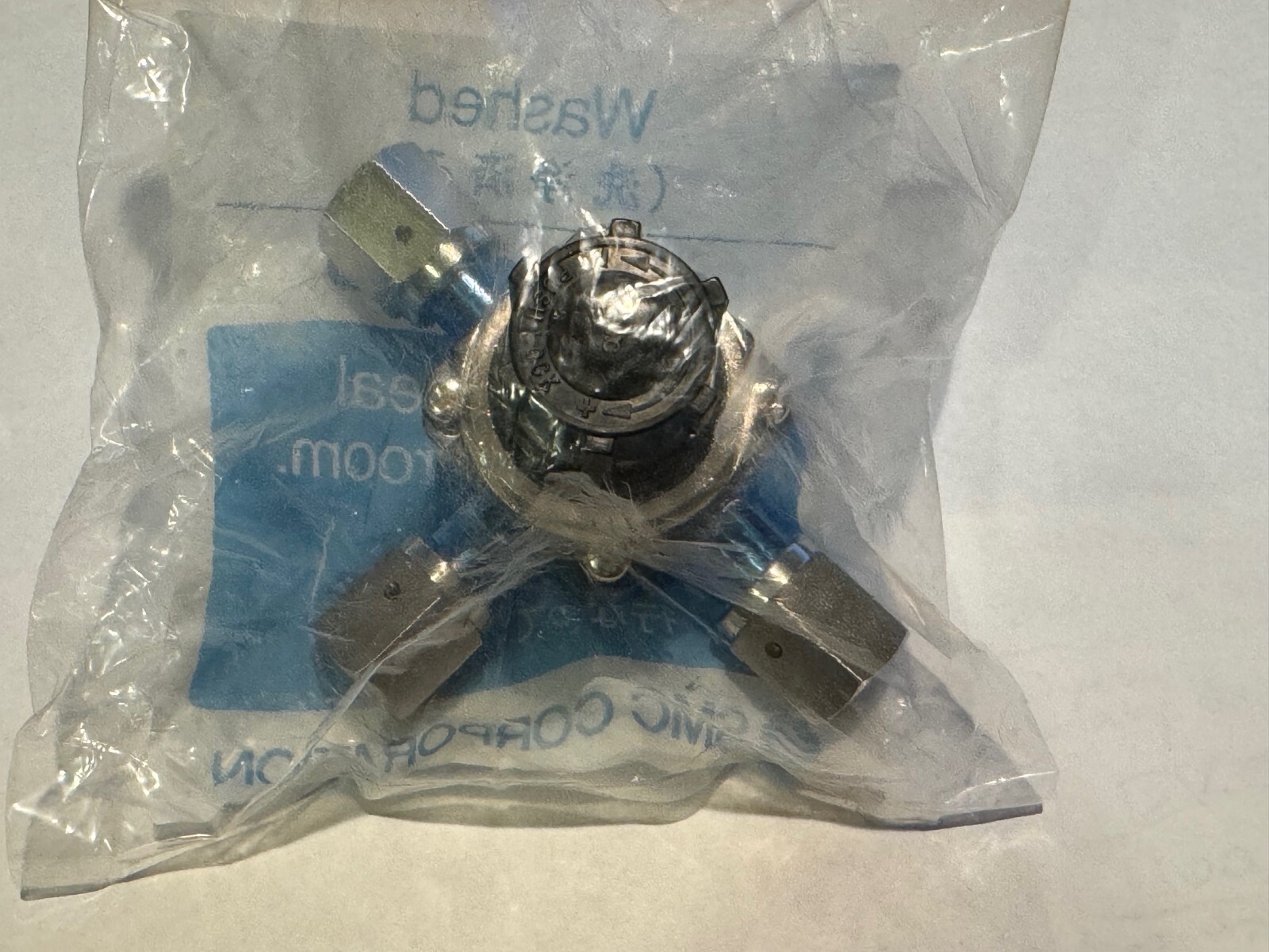 SMC Clean Regulator, 1/4" VCR, SRH3000-A2