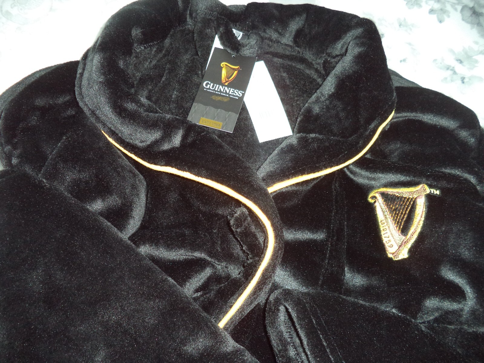 Men's Size LARGE GUINNESS BLACK FLEECE DRESSING GOWN BATH ROBE LOVELY