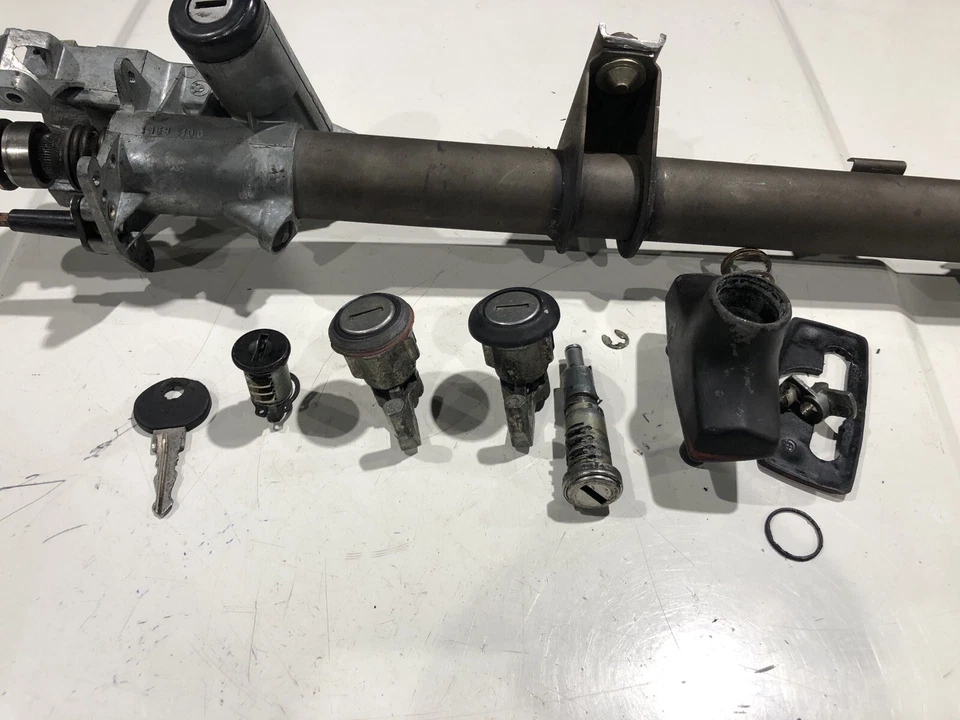 BMW E30 325I 318 Columna de dirección Interruptor de encendido Puertas/JUEGO DE GUANTERA MALETERO 82-89 Foto 4 de 4