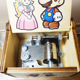 Mario music box + Keychains 🍄 Super Mario Bros Nintendo gift game room 🍄 NES