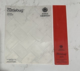 ANNA GRIFFIN MATELASSE Cricut Cuttlebug Grabado Carpeta Edredón Patrón