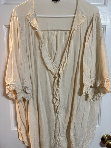 Torrid Women's Top Blouse Short Sleeve Shirt Size 4X- Cream - product listing photo