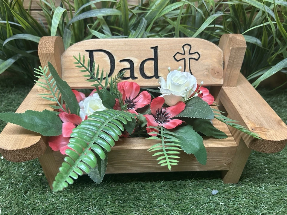 Pequeño Banco de Jardín de Madera Cementerio Ventana Alféizar Exterior Diseño Cruz Foto 4 de 4