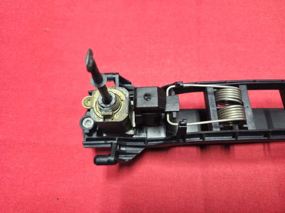 Manija de puerta exterior izquierda del lado del conductor OEM 97-00 MERCEDES R170 SLK230 Foto 3 de 4