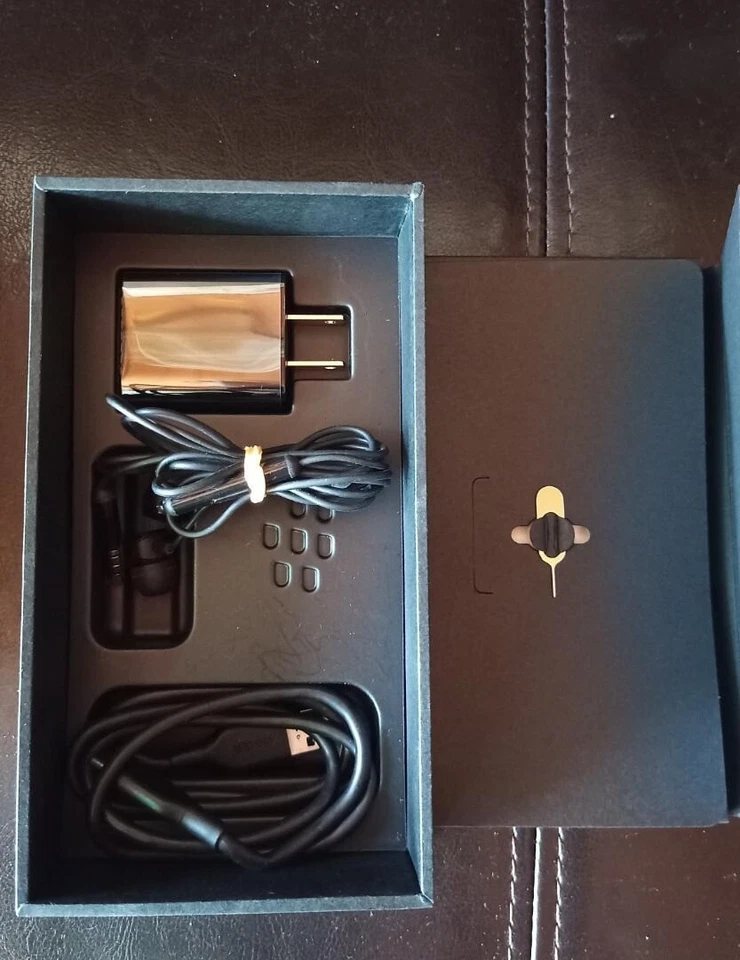 BlackBerry KEYone BBB100-6 Silver Ram 3GB Rom 32GB Sbloccato SIM Free Usato - Immagine 3 di 4