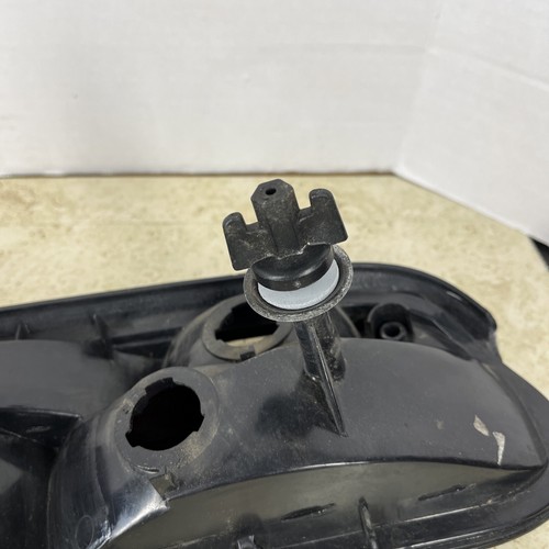 1993-1996 Chevrolet Camaro Passenger's Right Side Taillight Assembly Faded - Picture 15 of 18