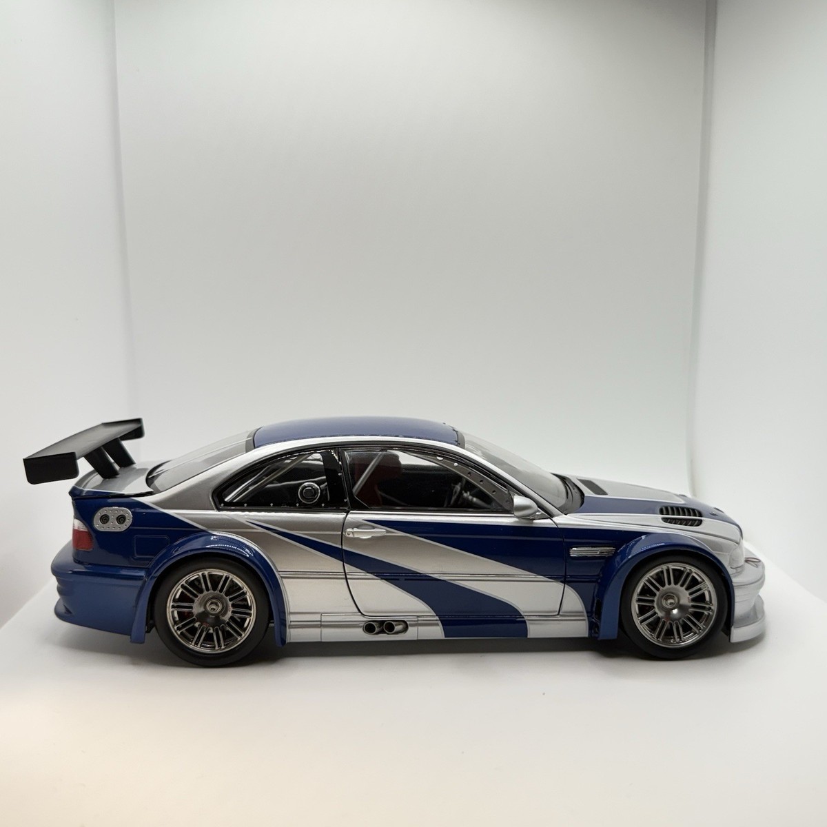 1:18 DCM BMW M3 GTR E46 2001 Need For Speed Metal w/1/87 Keychain