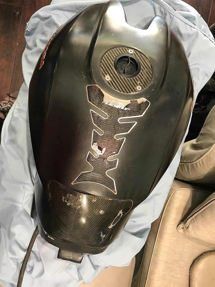 DUCATI OEM MONSTER GAS TANK 620 695 800 S2R800 S2R1000 CARBON FIBER GAS CAP Foto 2 de 4