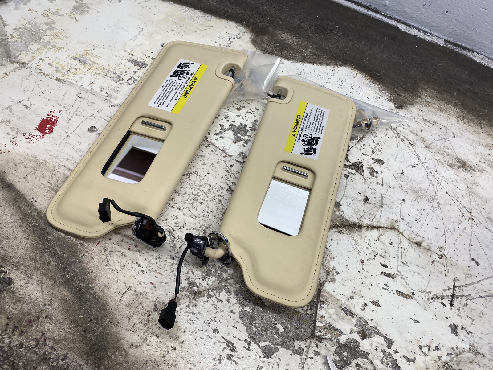 2010-2020 BENTLEY MULSANNE OEM FRONT LEFT RIGHT SUNVISOR SHADE BEIGE LEATHER
