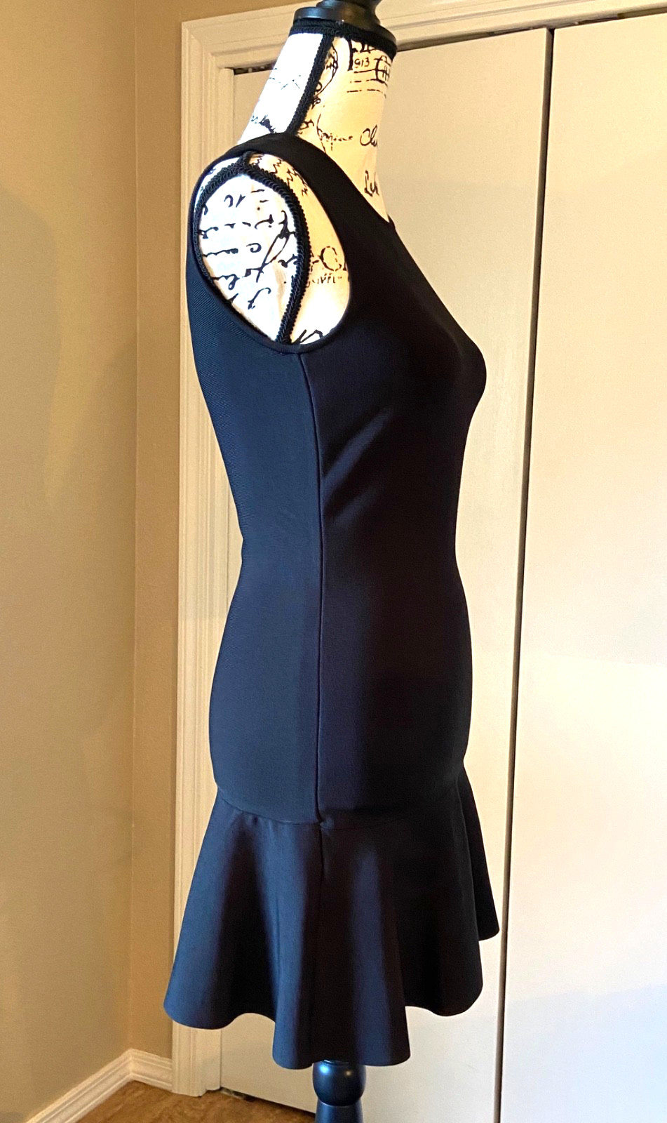 BCBG MAXAZRIA Solid Black Stretch Fitted Cocktail… - image 2