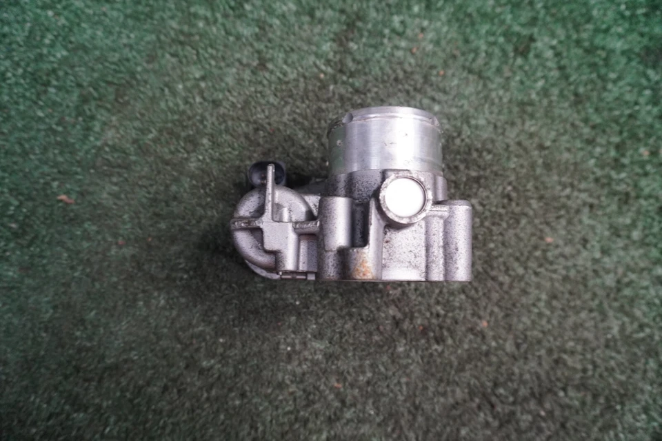 Ford Fiesta 2016 2017 2018 2019 1,6 L carrocería del acelerador OEM 79 k millas 7S7G9F991CA Foto 3 de 4