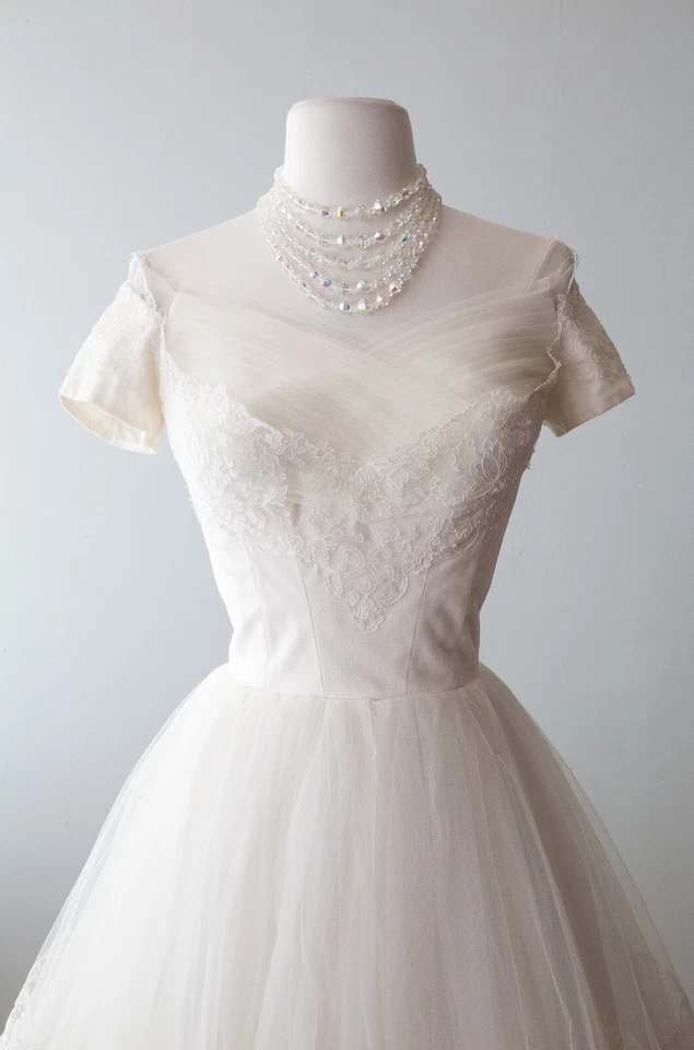 Wedding Dresses Floor Length Short Sleeves White Vintage Retro Bridal Gowns - Image 2 of 4
