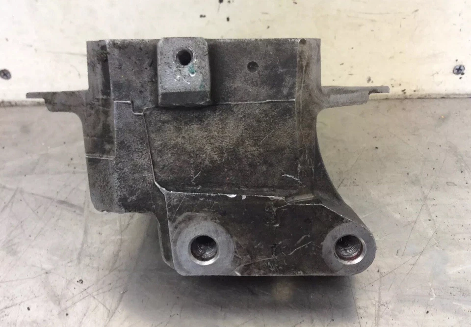 Soporte de montaje del motor derecho Honda Acura V6 "RCA" lado de distribución OEM Foto 2 de 4