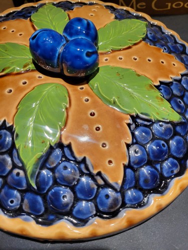 Plato para servir pastel cubierto de arándanos de cerámica de colección con tapa hecho en Japón - Imagen 7 de 16