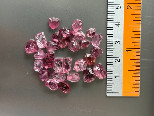 Bonito Lote 51 cts Granate Malaya Color Rosa Natural Áspero de Madagascar - Imagen 5 de 5