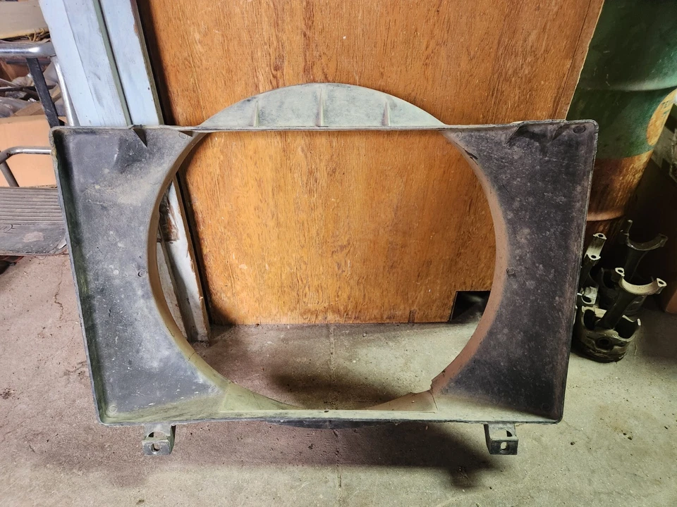 Buick Skylark GS 1971 1972 Sport Wagon LeSabre 350 cubierta de ventilador de plástico 1234555 Foto 4 de 4