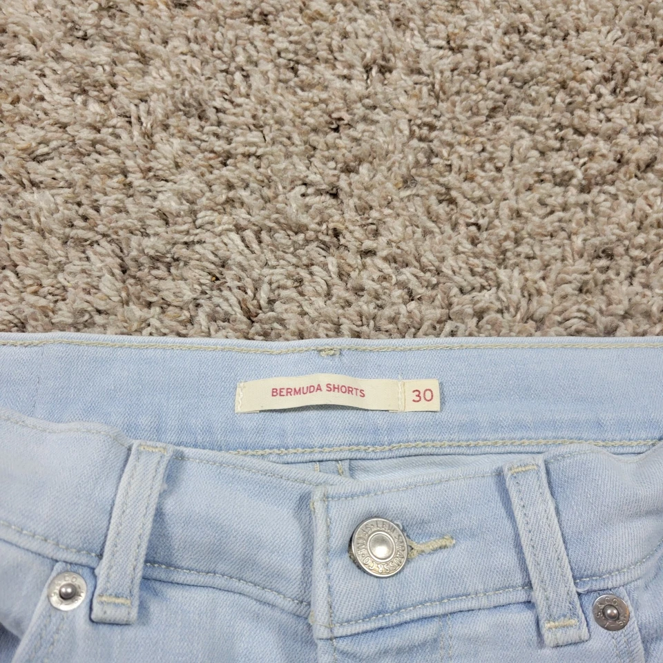Pantalones Cortos Levis Denim Mujer 30 Bermudas Cortos Lavado Ligero Denim Bolsillos Tachonados Foto 2 de 4