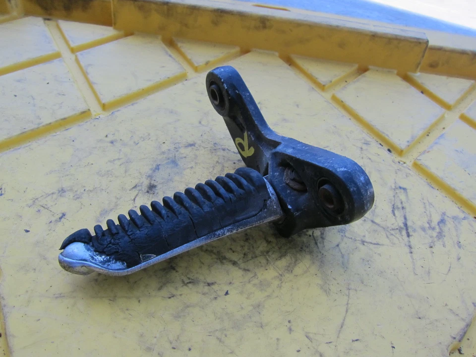 Suzuki Katana 600 GSX600F 1992 fabricante original reposapiés delantero derecho clavija paso Foto 2 de 4