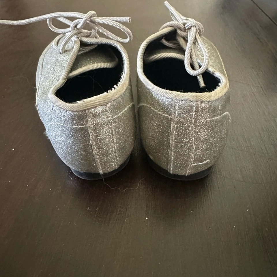 Crazy8 zapatos brillantes Foto 3 de 4