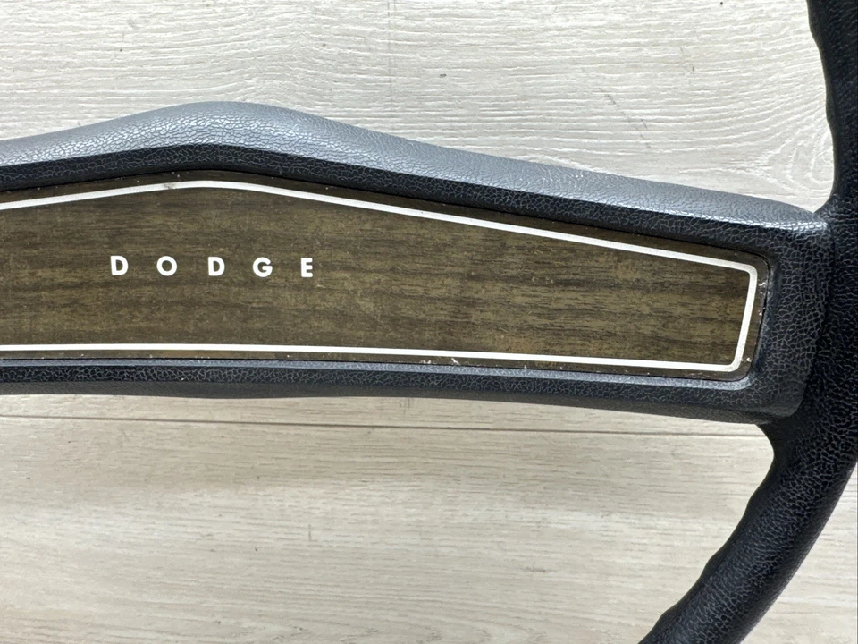 Camión Dodge RAM D200 Tradesman Sportsman Van años 60 70 volante grano de madera Foto 3 de 4