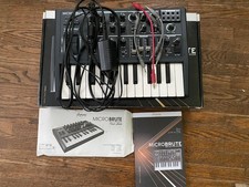 ARTURIA MicroBrute Analog 25-Key BLACK Synthesizer With Box, Manual, Overlays