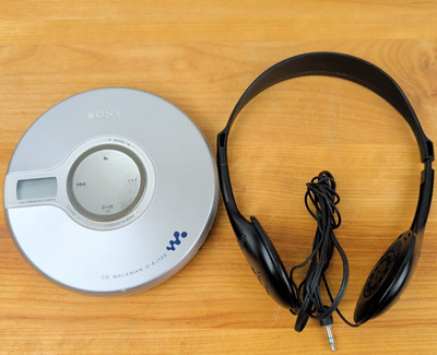 Sony CD Walkman D-EJ120 Portable CD Player G-Protection CD-R/RW Silver Headphone