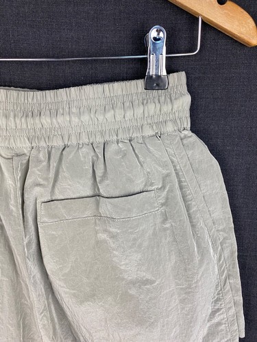 Pantalones Cortos Varley Harmon Tiro Alto S - Gris Claro Brillo - Salón de Nylon - Imagen 10 de 24