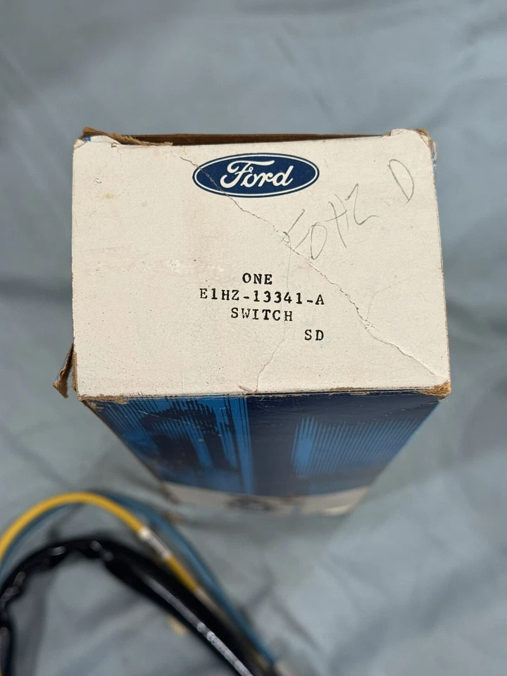 NOS 1980 - 1989 福特 B600/800 F600 F700 F800 转向信号危险开关组件 — 第 3/3 张图片