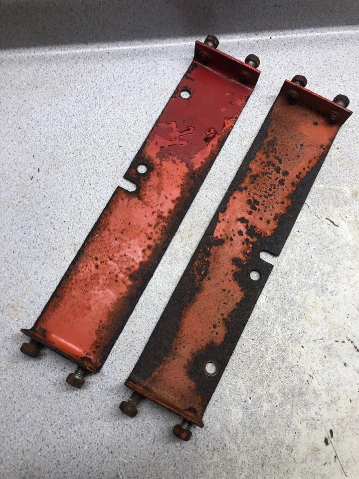 Опорные пластины для аккумулятора трактора Wheel Horse D-160 - Изображение 2 из 3