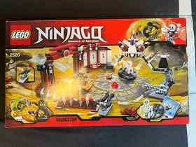 LEGO Ninjago 2520 battle arena Rare Retired Brand New